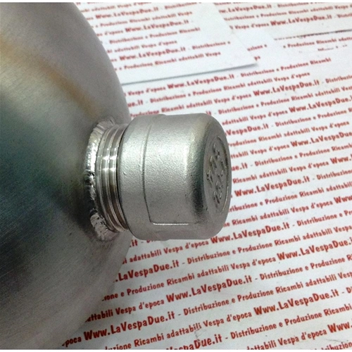 Depósito de gasolina adicional de acero inoxidable de 1,5 litros para colocar en la rueda de repuesto de 10" del escudo, adaptable a todas las VESPA.