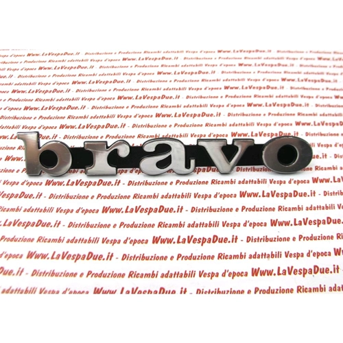 Targhetta scritta " BRAVO " in alluminio per fiancatine pannelli laterali per PIAGGIO 50 BRAVO r.o. 163967