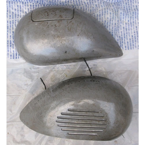 Paar Seitenverkleidungen aus Eisen für VESPA 150 von 1953 bis 1957 VL1T VL2T VL3T VB1 ACMA STRUZZO rechts und links