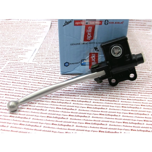 Pompe de frein avant d'origine PIAGGIO pour VESPA 125, 150 et 200 PX MILLENNIUM (freins à disque) de 1998 à 2012. Références : RO 58572R, 563788, 600824, 56219R.