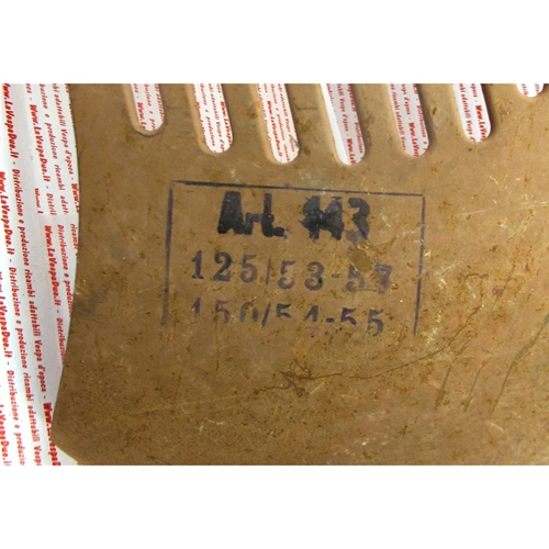 Capot droit en fonte neuf, jamais utilisé, pour VESPA 125cc VM1T VM2T VN1T VN2T de 1953 à 1957