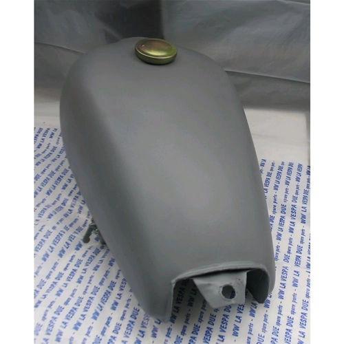 Additional custom fuel tank for VESPA with central wheel adaptable to all VESPAs
