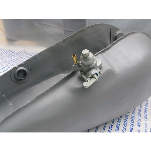 Additional custom fuel tank for VESPA with central wheel adaptable to all VESPAs