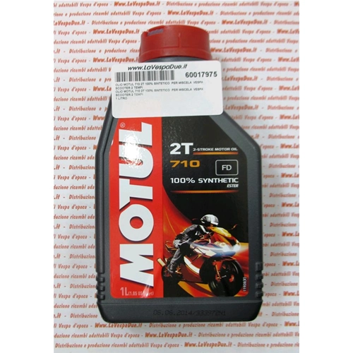 Aceite MOTUL 710 2T 100% sintético con tecnología de ésteres para competición, para scooters VESPA Lambretta Ciao de 2 tiempos.