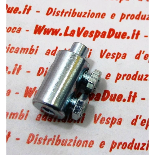 Abrazadera de 20x12 mm con dos tornillos laterales de 8 mm para VESPA (1 unidad)