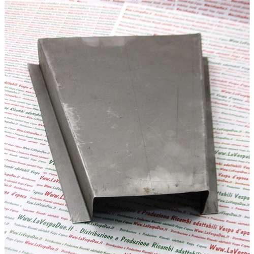 Chapa metálica adaptable para túnel central VESPA 125 150 Faro Basso VM VN V30 V15 VB1T. Fabricación italiana.