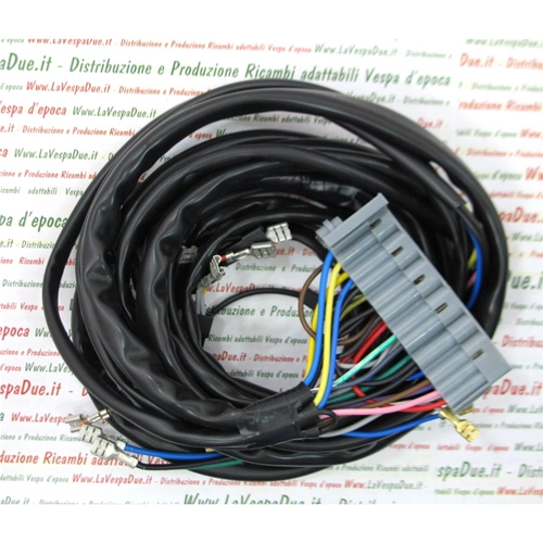 Cables para el sistema eléctrico de la VESPA P 125 ETS, producto italiano artesanal.