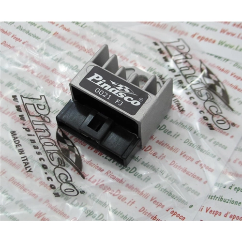 REGULADOR DE VOLTAJE PINASCO DE 12 VOLTIOS 25350021 SOLO PARA ENCENDIDOS PINASCO FLYTECH DE 12 VOLTIOS TRANSFORMACIÓN DE 6 VOLTIOS A 12 VOLTIOS