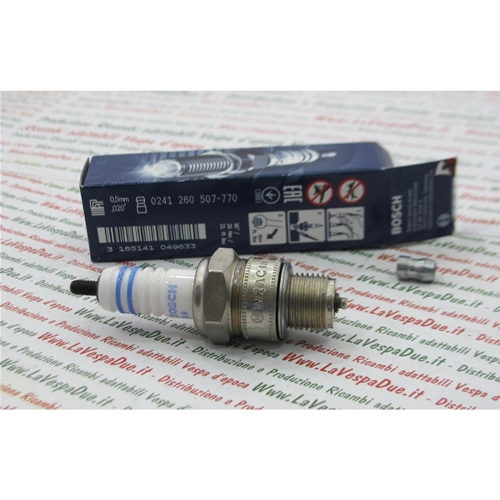Candela BOSCH W2AC con nucleo in rame equivalente NGK B9HS passo corto per VESPA 50 80 90 125 150
