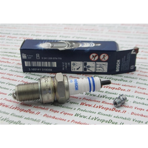 Candela BOSCH W8CC con nucleo in rame equivalente NGK B5ES passo lungo per VESPA 160 180 200