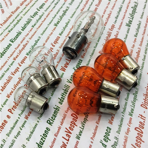 ENSEMBLE DE 8 AMPOULES 12 VOLTS AVANT ET ARRIÈRE POUR VESPA PX 80 125 150 200 ET ARCOBALENO DE 1978 À 1999, COMPLET AVEC AMPOULES DE CLIGNOTANTS ORANGES