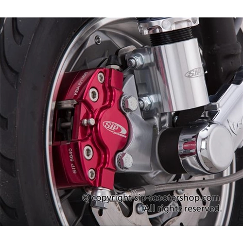 Pinza de freno delantera SIP GRIMECA anodizada en rojo, modelo clásico GRIMECA, para Vespa PX 125 150 200 (año 1998). Número de pieza: SIP 56404000.