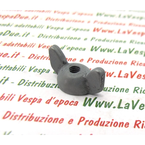 Flügelmutter 4 mm zur Befestigung des Luftfilterkastens für Vespa 50 NLR Special V5A1T, 90 V9A1T, V5SA1T (anpassbar an 125 V30T, V33T, VM, VN, VU1T, VL)