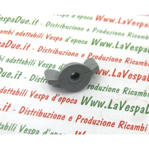 Flügelmutter 4 mm zur Befestigung des Luftfilterkastens für Vespa 50 NLR Special V5A1T, 90 V9A1T, V5SA1T (anpassbar an 125 V30T, V33T, VM, VN, VU1T, VL)