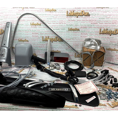 KIT DE REPUESTOS COMPLETO PARA LA RESTAURACIÓN DE UNA VESPA 50 SPECIAL DE 4 VELOCIDADES, CON SISTEMA ELÉCTRICO INCLUIDO.