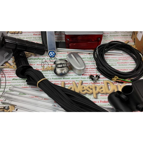 KIT DE REPUESTOS COMPLETO PARA LA RESTAURACIÓN DE UNA VESPA 50 SPECIAL DE 4 VELOCIDADES, CON SISTEMA ELÉCTRICO INCLUIDO.
