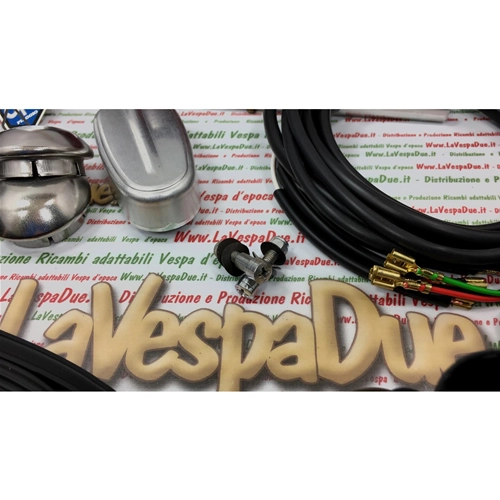KIT DE REPUESTOS COMPLETO PARA LA RESTAURACIÓN DE UNA VESPA 50 SPECIAL DE 4 VELOCIDADES, CON SISTEMA ELÉCTRICO INCLUIDO.