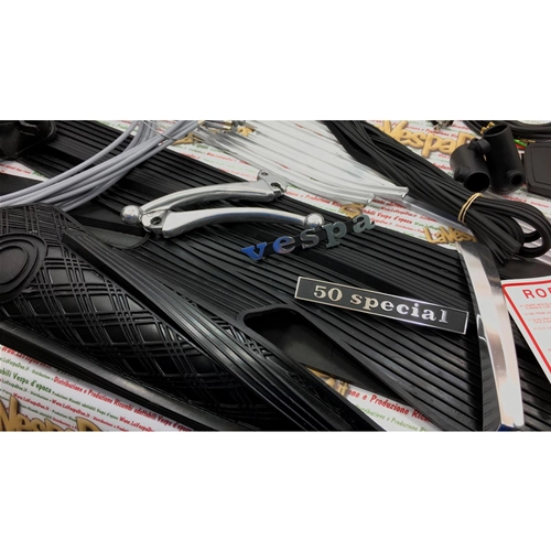 KIT DE REPUESTOS COMPLETO PARA LA RESTAURACIÓN DE UNA VESPA 50 SPECIAL DE 4 VELOCIDADES, CON SISTEMA ELÉCTRICO INCLUIDO.