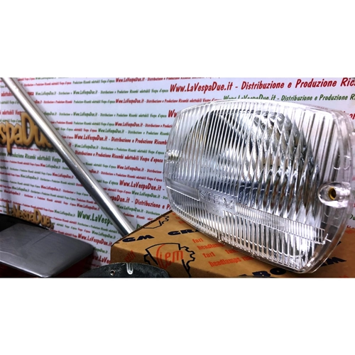 KIT DE REPUESTOS COMPLETO PARA LA RESTAURACIÓN DE UNA VESPA 50 SPECIAL DE 4 VELOCIDADES, CON SISTEMA ELÉCTRICO INCLUIDO.