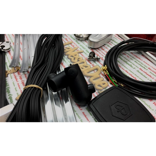 KIT DE REPUESTOS COMPLETO PARA LA RESTAURACIÓN DE UNA VESPA 50 SPECIAL DE 4 VELOCIDADES, CON SISTEMA ELÉCTRICO INCLUIDO.