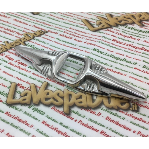 Accessorio nasello fregio decorativo centrale con ali per scudo stemma PIAGGIO per VESPA 50 prima serie misura mm 24X32