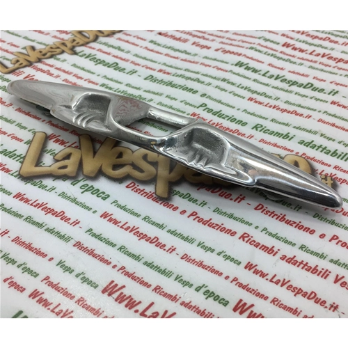 Accessorio nasello fregio decorativo centrale con ali per scudo stemma PIAGGIO per VESPA 50 prima serie misura mm 24X32