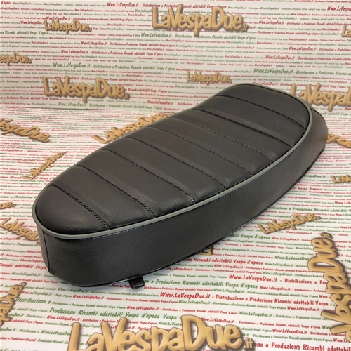 Schwarzer Sattel, Modell SPORT, für VESPA 50 90 NLR SPECIAL 125 PRIMAVERA ET3 mit 50 90 SS Öffnung