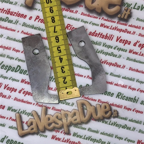 Pair of bracket plates for supporting the engine side door to the frame for VESPA 50 NRL SPECIAL SS 90 SS 125 PRIMAVERA ET3