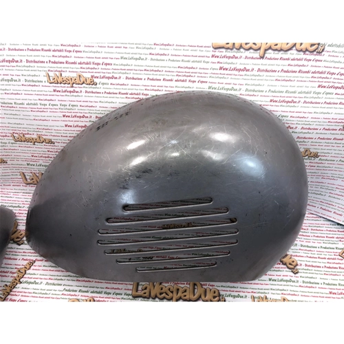Paar Seitenverkleidungen aus Eisen für VESPA 150 GS HOFFMANN, rechts und links
