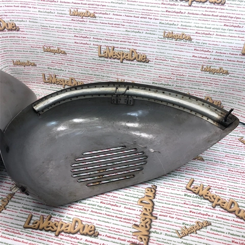 Paar Seitenverkleidungen aus Eisen für VESPA 150 GS HOFFMANN, rechts und links