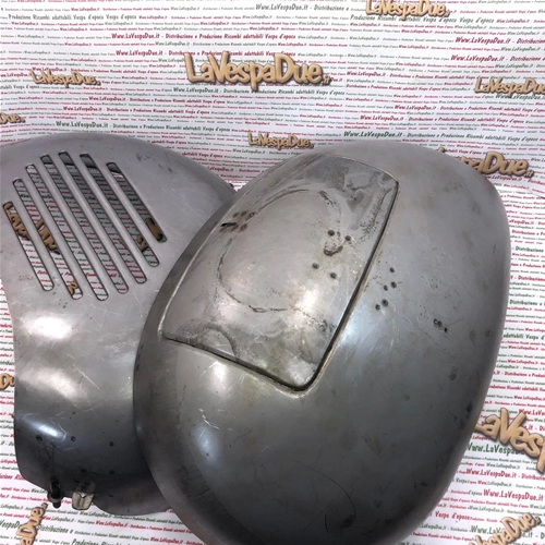 Paar Seitenverkleidungen aus Eisen für VESPA 150 GS HOFFMANN, rechts und links