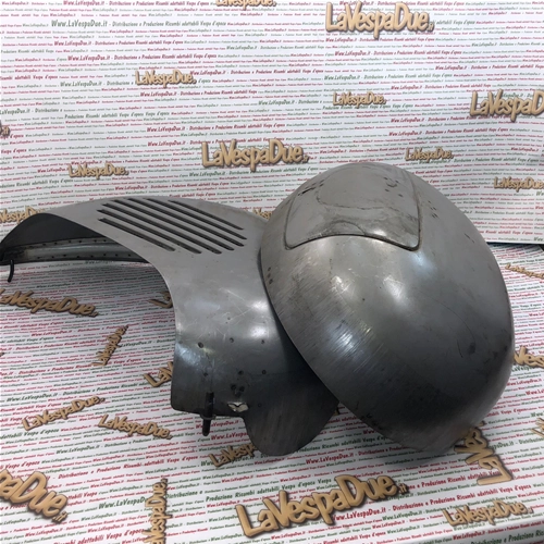 Paar Seitenverkleidungen aus Eisen für VESPA 150 GS HOFFMANN, rechts und links