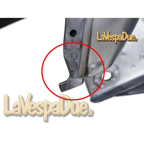 Pair of bracket plates for supporting the engine side door to the frame for VESPA 50 NRL SPECIAL SS 90 SS 125 PRIMAVERA ET3
