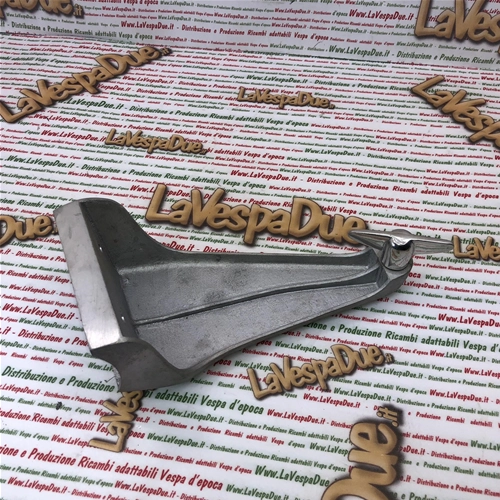 Zentralradhalterung aus Aluminium mit verchromtem Schmetterling im Inneren der Abdeckung für VESPA 125 150 VBA VBB VNB VBA Baujahre 58/60 für 3,50 8" geschlossene Räder