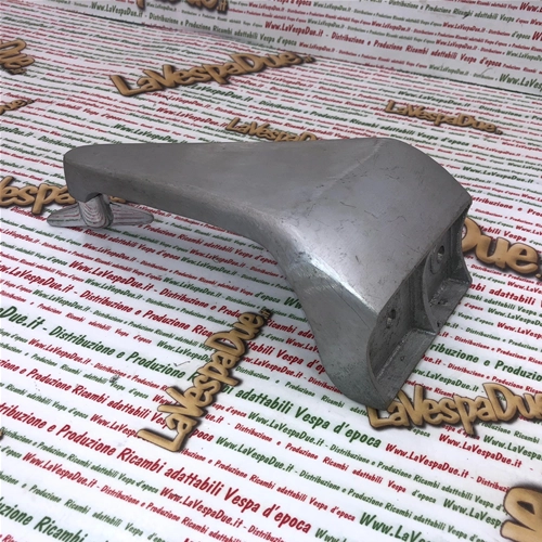 Zentralradhalterung aus Aluminium mit verchromtem Schmetterling im Inneren der Abdeckung für VESPA 125 150 VBA VBB VNB VBA Baujahre 58/60 für 3,50 8" geschlossene Räder