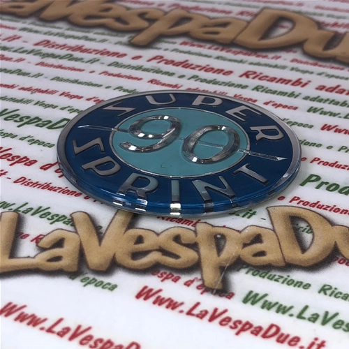 Paire d'autocollants latéraux ronds avec revêtement en résine sur base en aluminium pour le top case de la VESPA 90 SS SUPER SPRINT