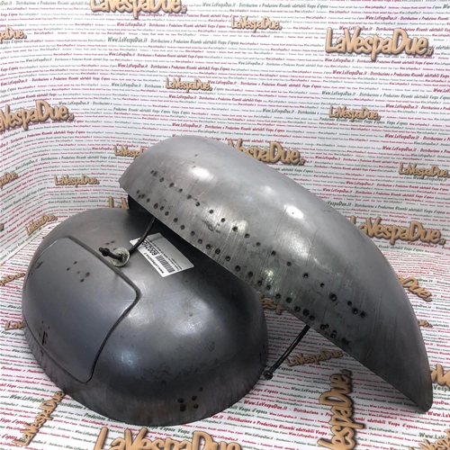 Paar Seitendeckel aus Eisen für VESPA 125/150 (Baujahre 1953–1957, VM/VN) mit abblendendem Scheinwerfer (rechts und links).