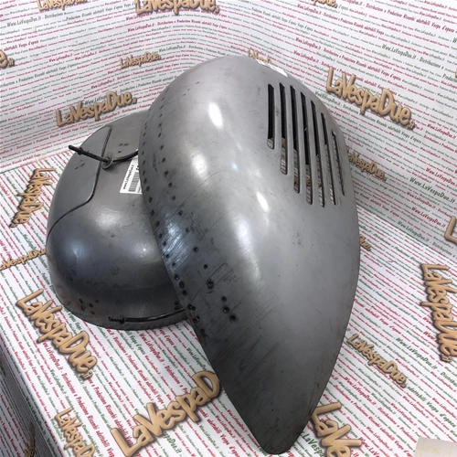 Paar Seitendeckel aus Eisen für VESPA 125/150 (Baujahre 1953–1957, VM/VN) mit abblendendem Scheinwerfer (rechts und links).