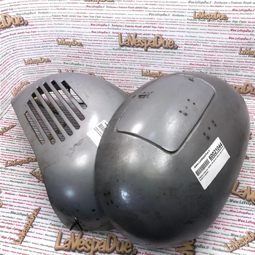 Paar Seitendeckel aus Eisen für VESPA 125/150 (Baujahre 1953–1957, VM/VN) mit abblendendem Scheinwerfer (rechts und links).
