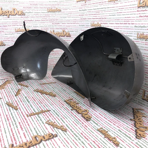 Paar eiserne Seitenabdeckungen für VESPA 125 150 ACMA 1950, rechts und links