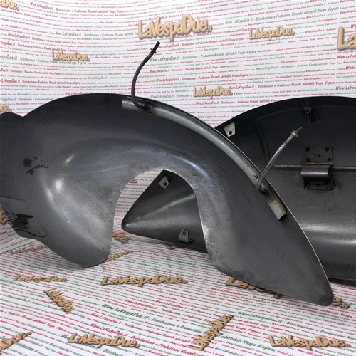 Paar Seitendeckel aus Eisen für VESPA 125 V30T V31T V32T V33T von 1949 bis 1952 mit niedrigem Scheinwerfer, Modell Roman Holiday, rechts und links
