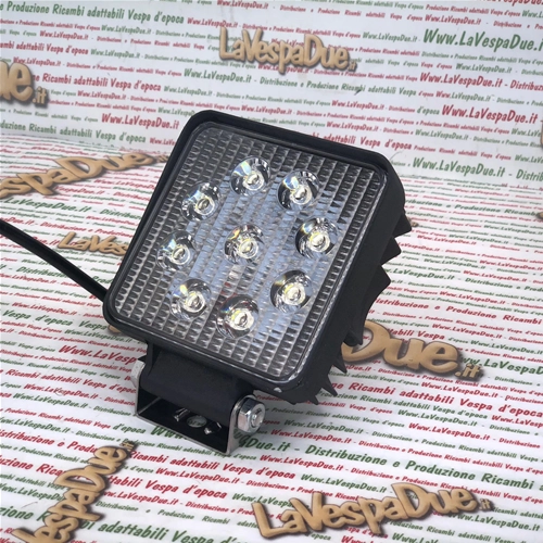 Projecteur carré additionnel universel IP67 10/30 V 24 W avec 9 LED Epistar 1750 lumens et lentille en polycarbonate pour applications sur bouclier et arceau de sécurité