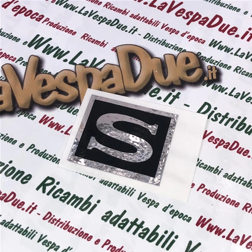Selbstklebendes S-Schriftzugschild für den hinteren Kotflügel des Piaggio CIAO SPECIAL auf Aluminiumblech
