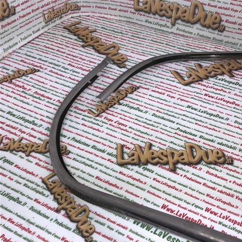 Bordo Scudo tubolare in 2 pezzi originale fondo di magazzino ULMA 044 per VESPA 180 SS 200 RALLY