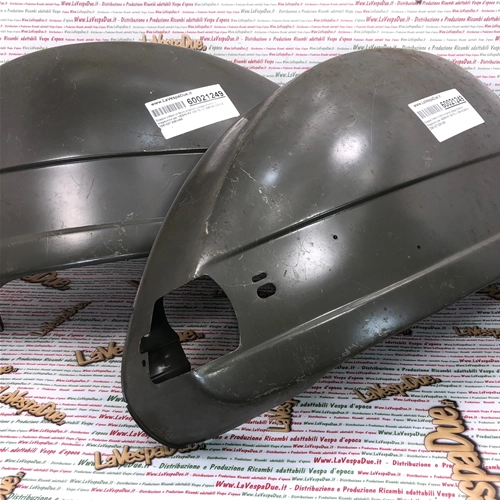 Pair of original Piaggio iron hoods, old stock, for VESPA PX 125 T5 ro 226145 226142 2261427 2261456