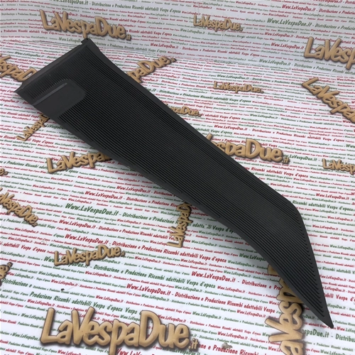 Alfombrilla lateral derecha original Piaggio, base de serie, para estribo VESPA 50 125 PK HP FL2 AUTOMATICA ro 234172
