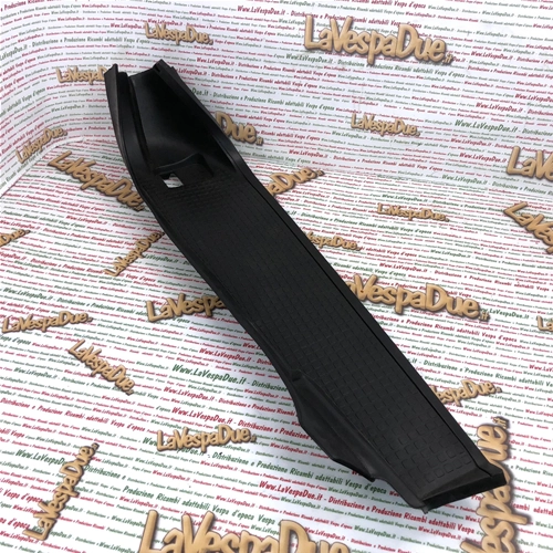 Originale Piaggio-Fußmatte rechts, Lagerware, für VESPA 125 150 200 COSA 2 Trittbrett, Teilenummer 253483