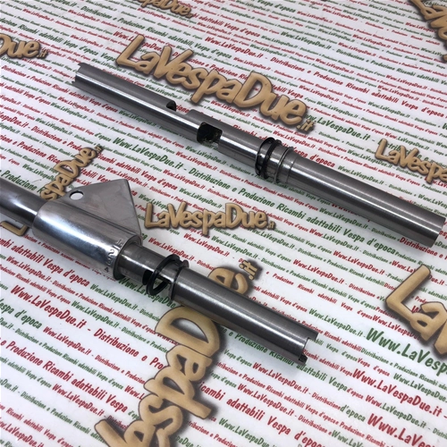 Komplettes Set aus Schalthebel und Gaszugrohr für VESPA 125 VNB, 150 VBB ab 1960, 160 GS, VESPA GS 150 ab 1956 (060544, 060555)