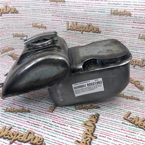 Réservoir d'essence grande capacité pour Vespa 125 6, Sei Giorni et Sport, compatible avec les modèles VM1T, VM2T, VU1T et VL1T de 1952 à 1955. ACMA STRUZZO HOFFMANN - Produit artisanal
