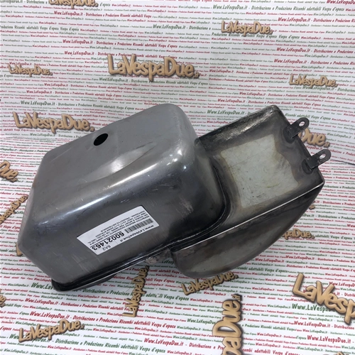 Réservoir d'essence grande capacité pour Vespa 125 6, Sei Giorni et Sport, compatible avec les modèles VM1T, VM2T, VU1T et VL1T de 1952 à 1955. ACMA STRUZZO HOFFMANN - Produit artisanal